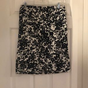 Old Navy stretch skirt in blue and white.  Size 4